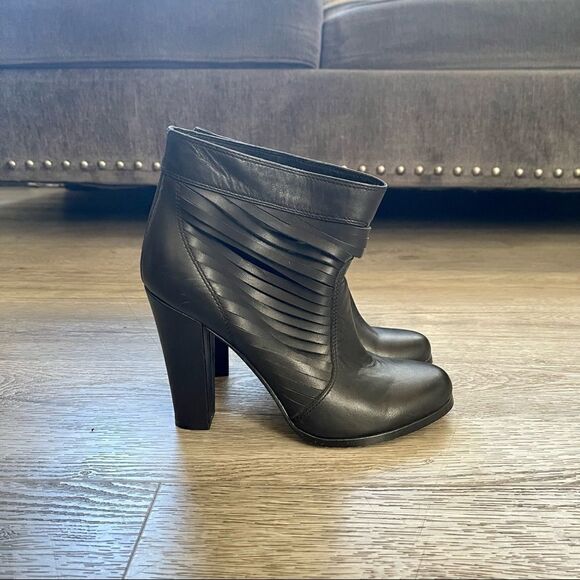 Monika Chiang Leather Cut Out Round Toe Booties in Black Size 7 - Picture 1 of 13